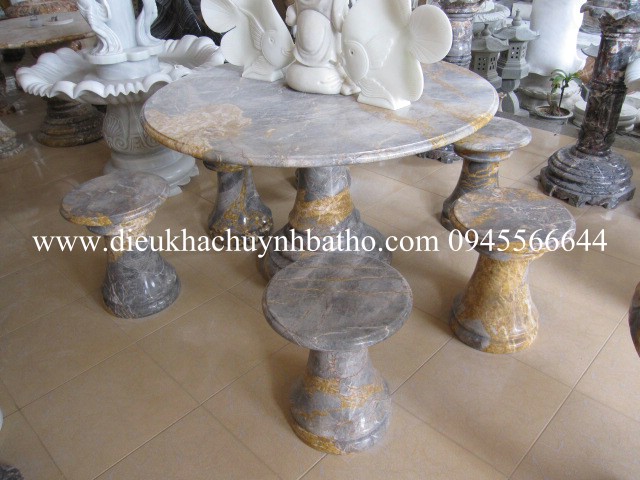 Bàn ghế đá