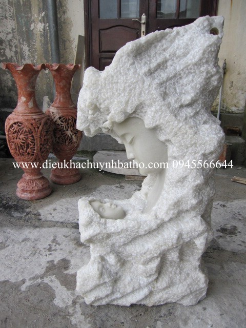 Tượng cô gái