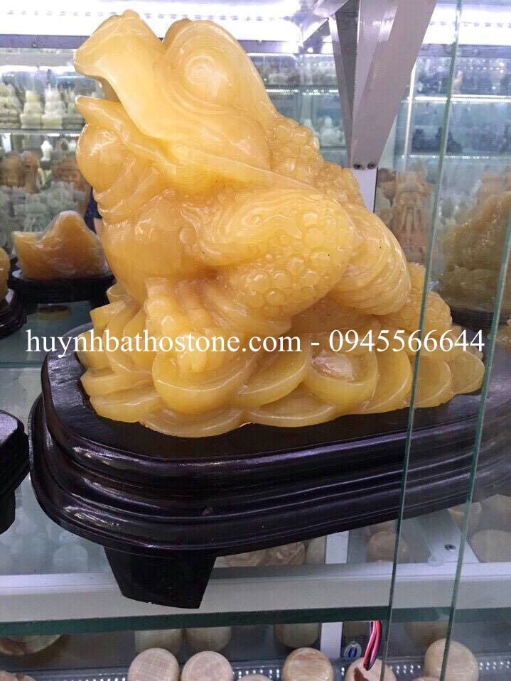 Thiềm thừ đá ngọc hoàng long nguyên khối