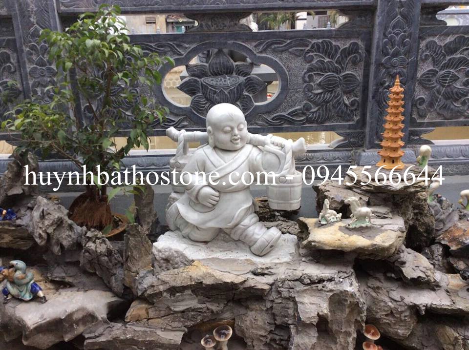 Tượng chú tiểu gánh nước