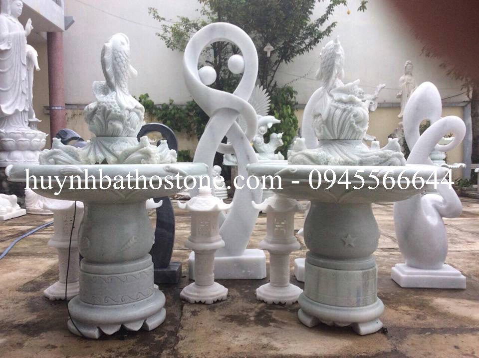 Tháp nước đá trắng nguyên khối
