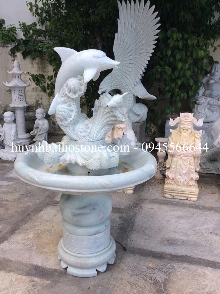 Tháp nước đá trắng nguyên khối