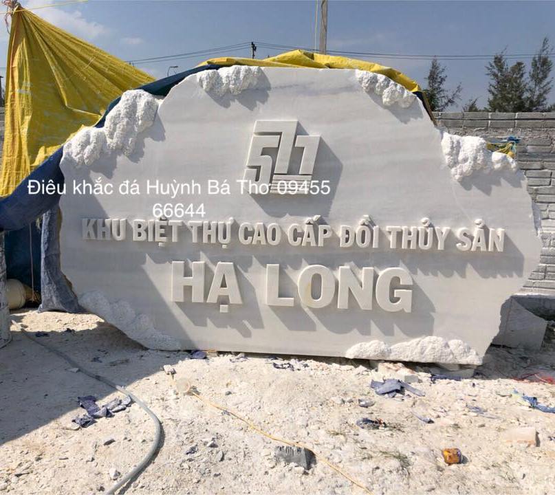 Bảng hiệu đá nguyên khối