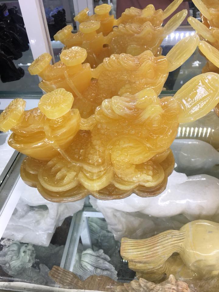 Thiềm thừ cõng đồng tiền đá ngọc hoàng long nguyên khối