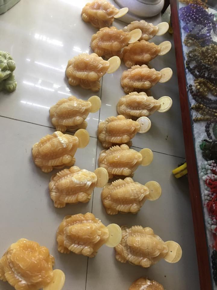 Thiềm thừ cõng đồng tiền đá ngọc hoàng long nguyên khối