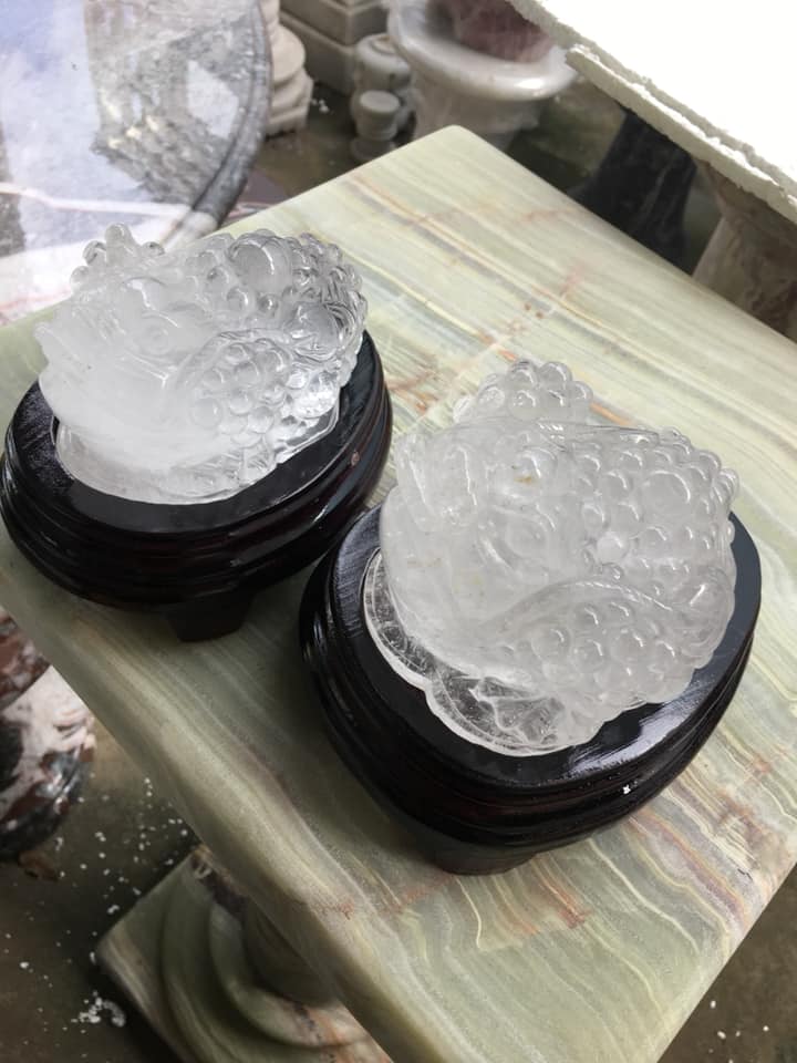 Thiềm thừ đá thạch anh trắng tự nhiên