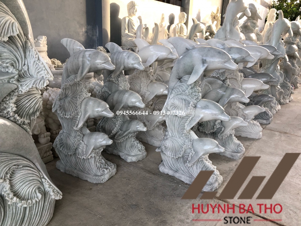 Tượng cá heo đá non nước