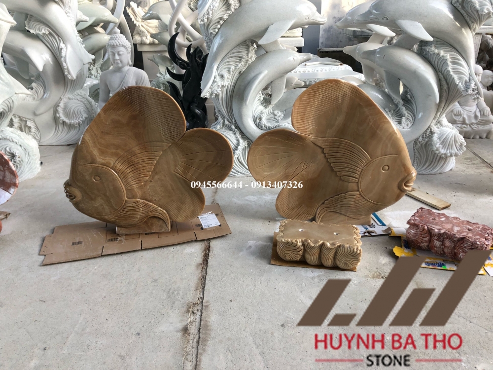 Tượng Cá bằng đá tại Non Nước